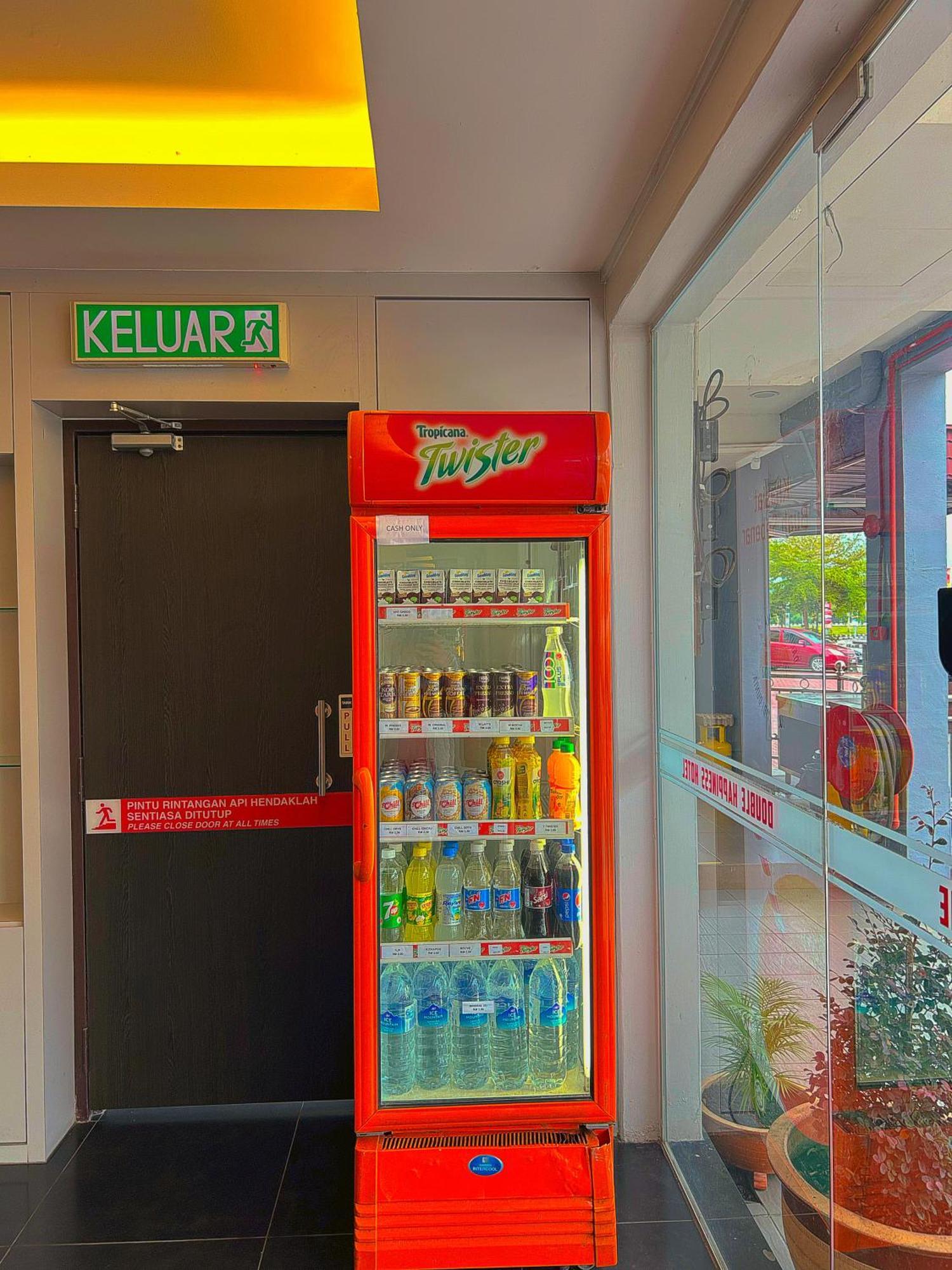 Double Happiness Hotel Sitiawan Exteriör bild